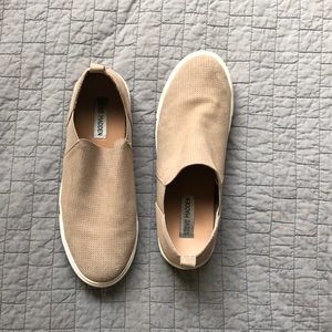 Steve Madden nude slip on shoes
